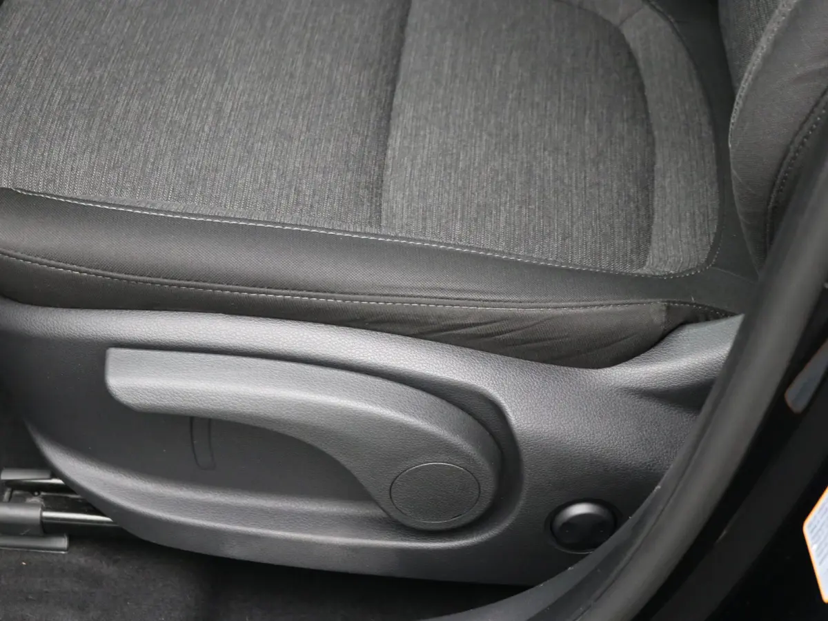 EV Comfort 64 kWh SOH 96,6% | Achteruitrijcamera | Airco (automatisch) | Apple Carplay/Android Auto|telefoonintegratie premium