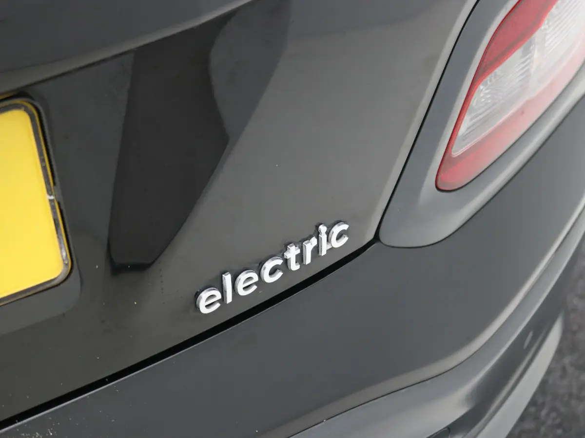 EV Comfort 64 kWh SOH 96,6% | Achteruitrijcamera | Airco (automatisch) | Apple Carplay/Android Auto|telefoonintegratie premium