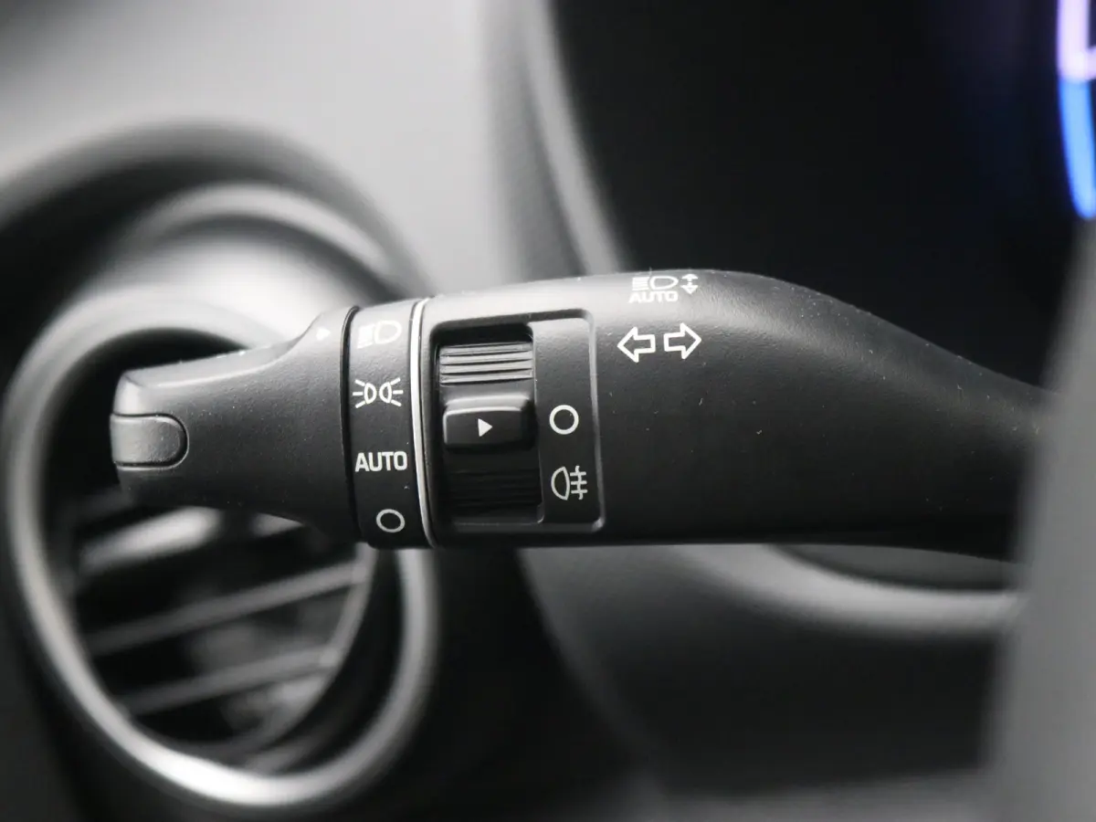 EV Comfort 64 kWh SOH 96,6% | Achteruitrijcamera | Airco (automatisch) | Apple Carplay/Android Auto|telefoonintegratie premium
