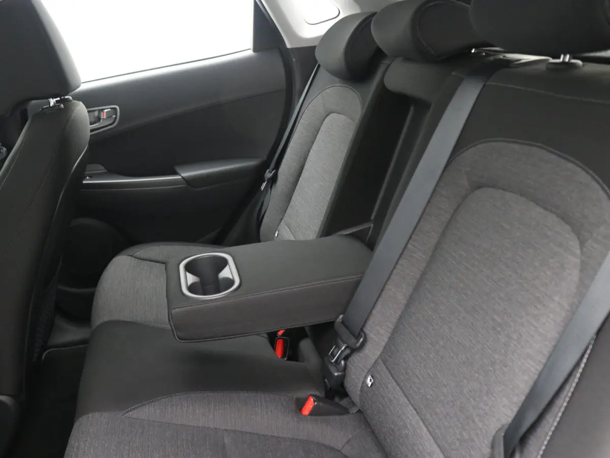 EV Comfort 64 kWh SOH 96,6% | Achteruitrijcamera | Airco (automatisch) | Apple Carplay/Android Auto|telefoonintegratie premium