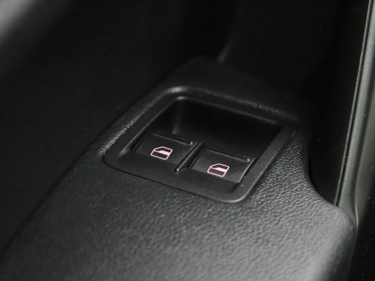 2.0 TDI L2H1 Maxi 102PK | Automaat | Trekhaak | Navigatie | Multifunctioneel Stuurwiel | Airco | Adaptive Cruise Control | App-Connect | DAB+ | Parkeersensoren Achter |