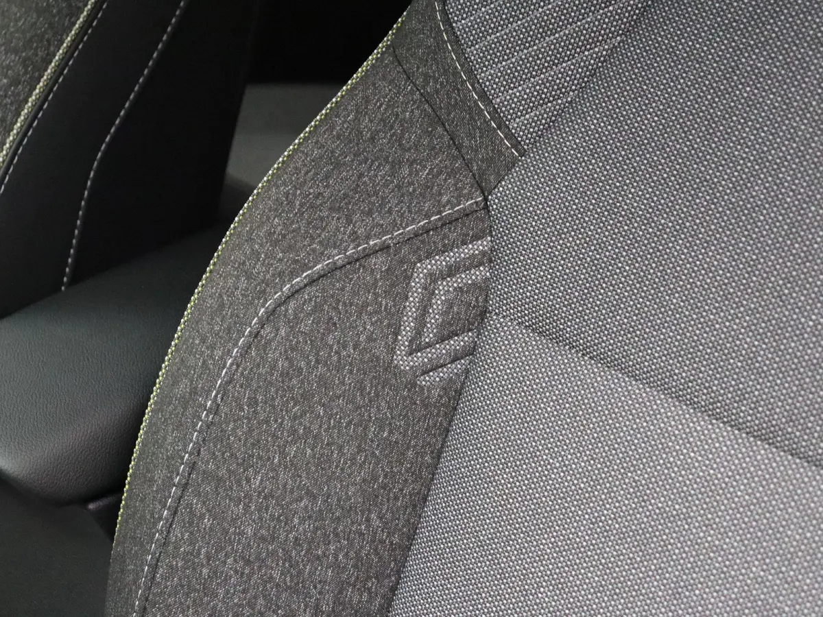 1.8 E-Tech full hybrid 160pk techno | Vijf jaar garantie | Stoel- en stuurwielverwarming | Achteruitrijcamera | Apple Carplay / Android Auto |