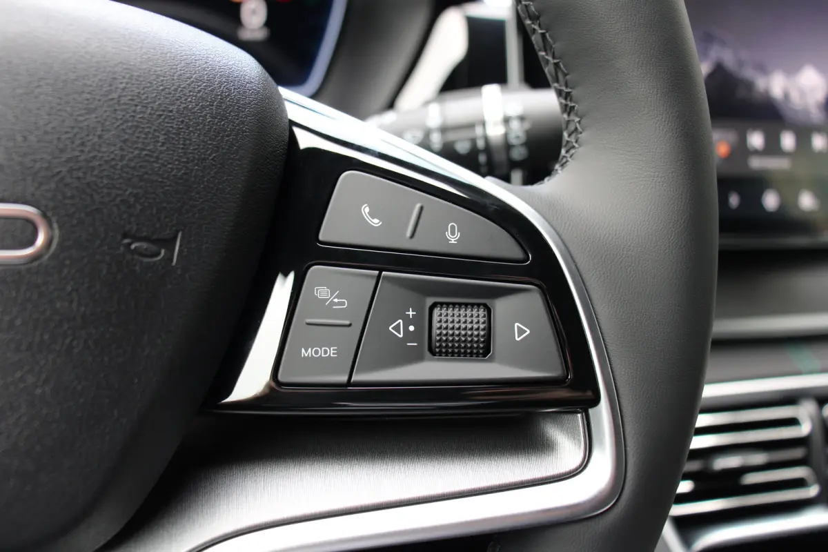 1.5 DM-i FWD Comfort | PANODAK | ADAPTIVE CRUISE | STOEL VERWARMING + VERKOELING | DODE HOEK | LANE ASSIST | AMBIENT LIGHTS | 360° CAMERA