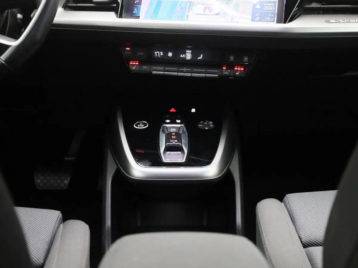 40 Launch edition Advanced Plus 77 kWh 204 PK | Automaat | Navigatie | Camera | Stoelverwarming | Climate Control | Lichtmetalen velgen |