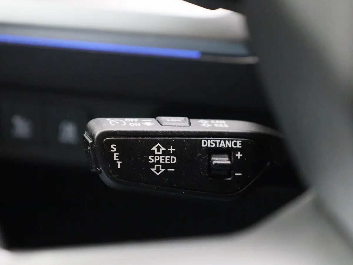 40 Launch edition Advanced Plus 77 kWh 204 PK | Automaat | Navigatie | Camera | Stoelverwarming | Climate Control | Lichtmetalen velgen |