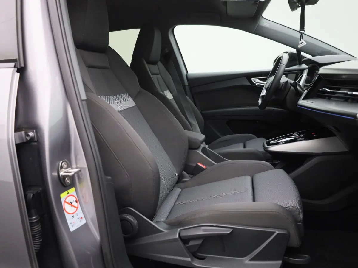 40 Launch edition Advanced Plus 77 kWh 204 PK | Automaat | Navigatie | Camera | Stoelverwarming | Climate Control | Lichtmetalen velgen |