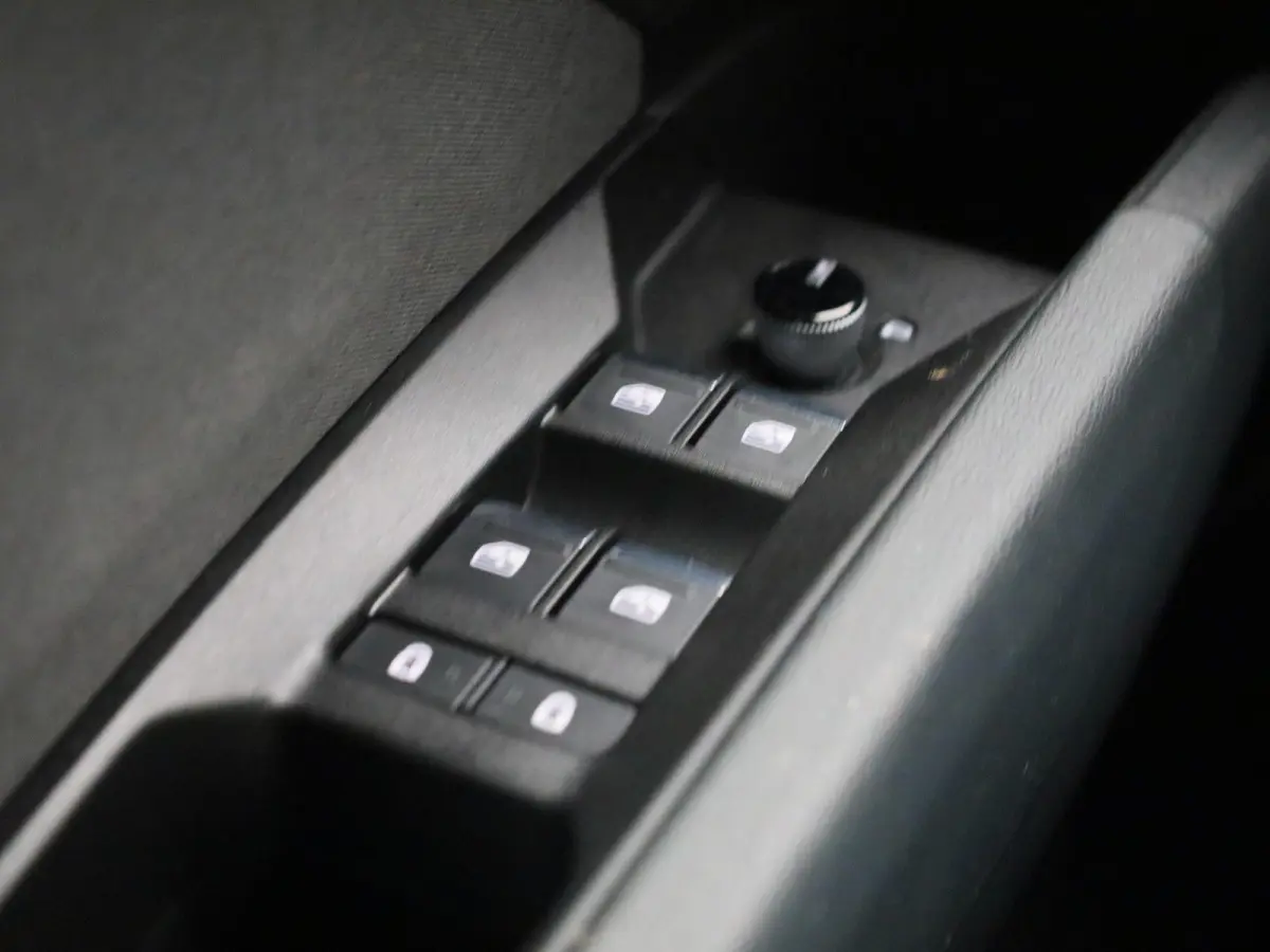 40 Launch edition Advanced Plus 77 kWh 204 PK | Automaat | Navigatie | Camera | Stoelverwarming | Climate Control | Lichtmetalen velgen |