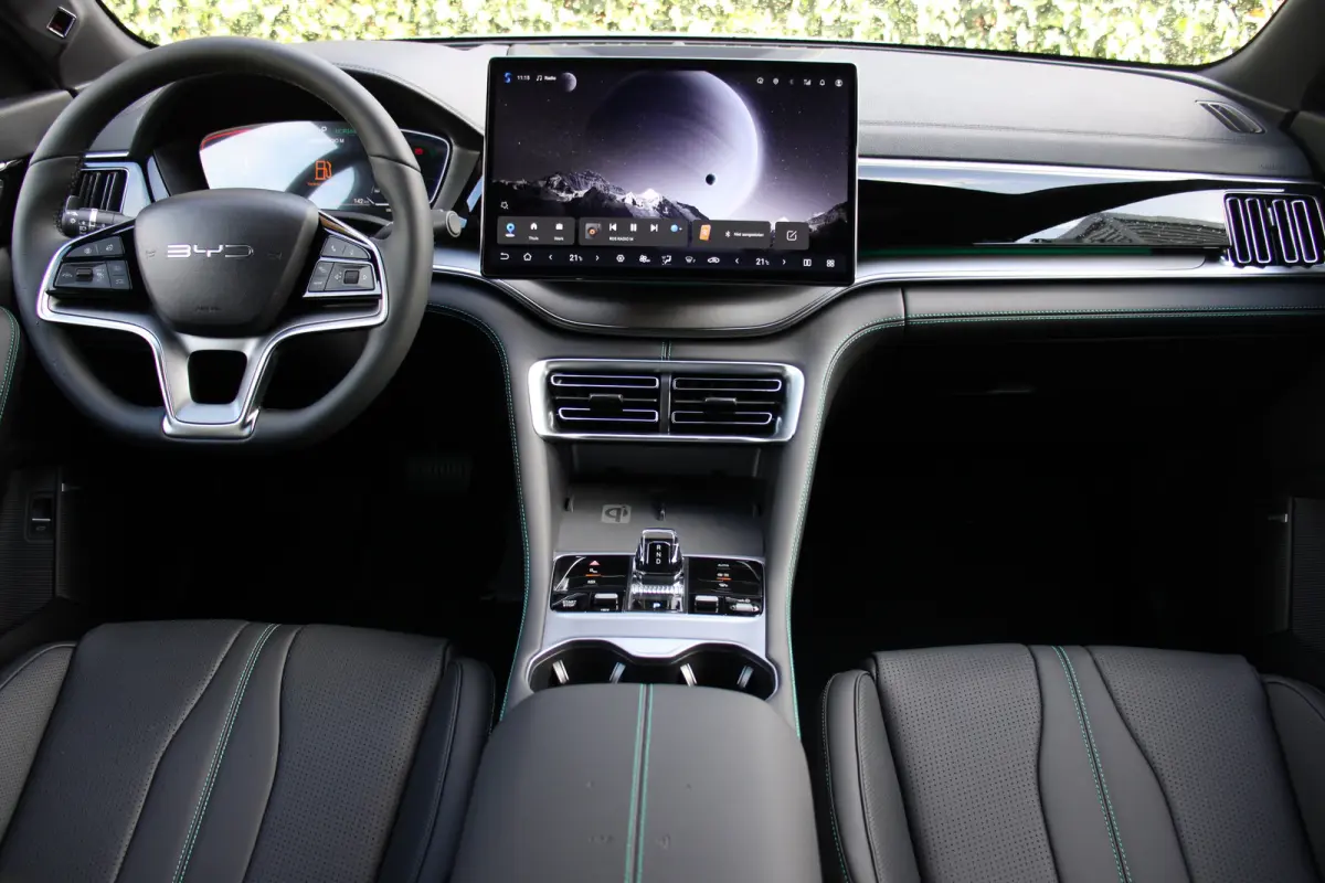 1.5 DM-i FWD Comfort | PANODAK | ADAPTIVE CRUISE | STOEL VERWARMING + VERKOELING | DODE HOEK | LANE ASSIST | AMBIENT LIGHTS | 360° CAMERA