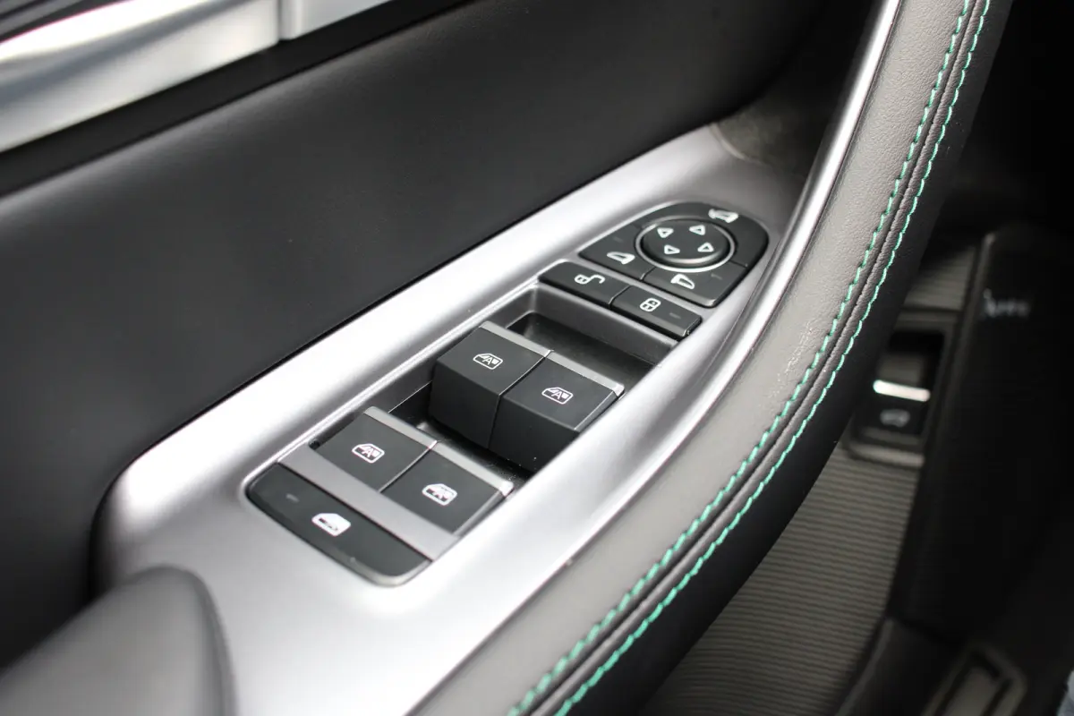 1.5 DM-i FWD Comfort | PANODAK | ADAPTIVE CRUISE | STOEL VERWARMING + VERKOELING | DODE HOEK | LANE ASSIST | AMBIENT LIGHTS | 360° CAMERA