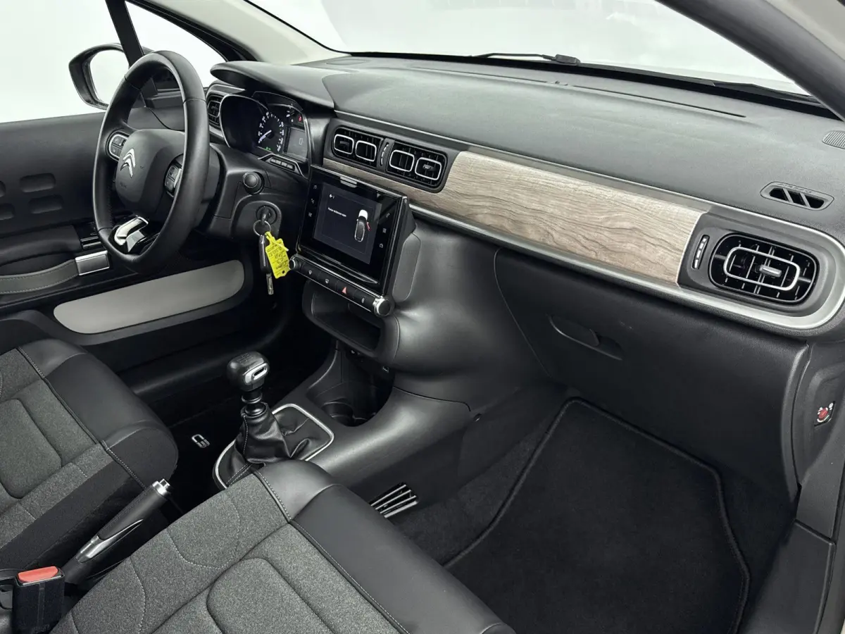 110pk Shine | Camera | Navigatie | CarPlay | Climate Control