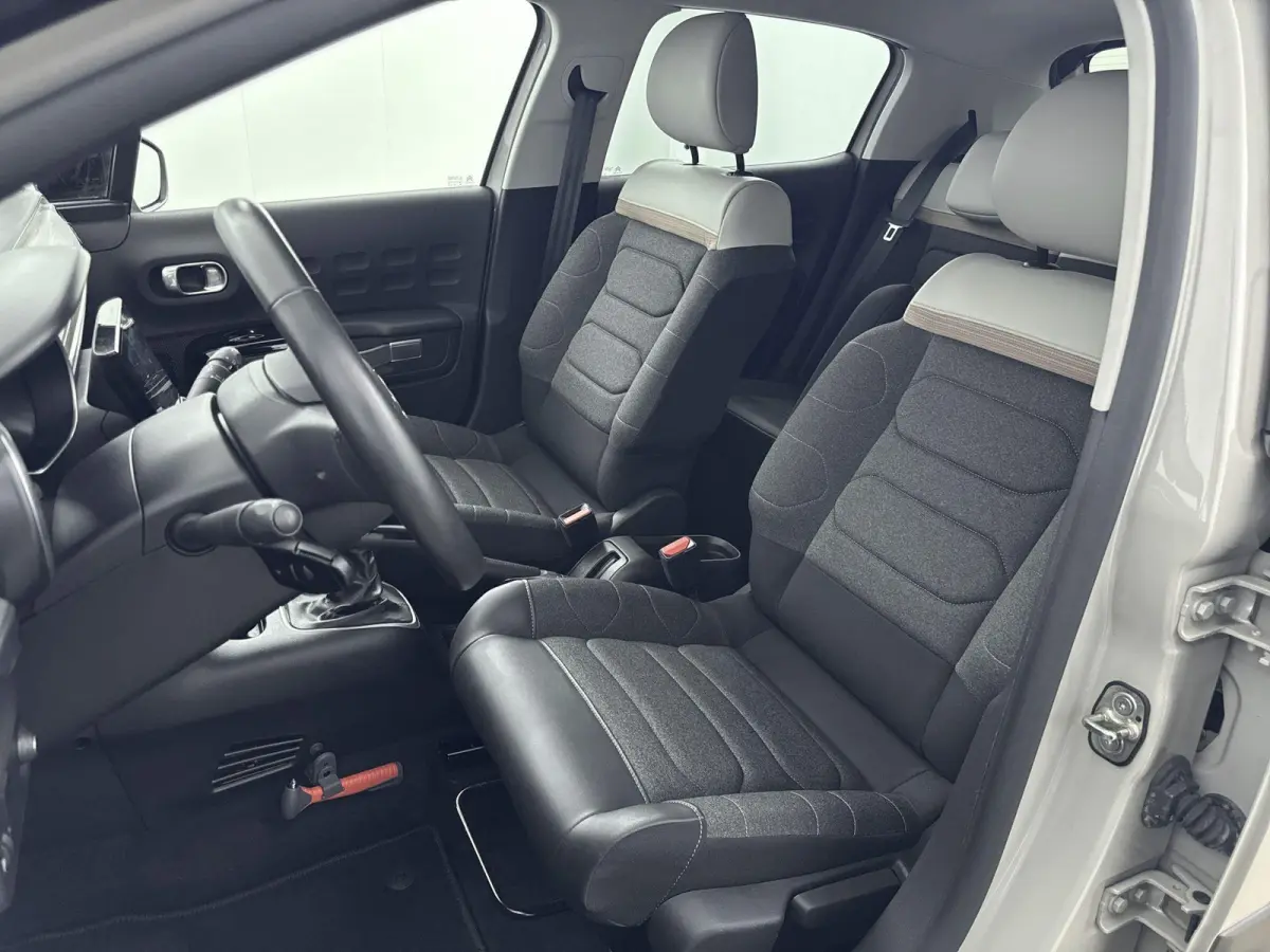 110pk Shine | Camera | Navigatie | CarPlay | Climate Control