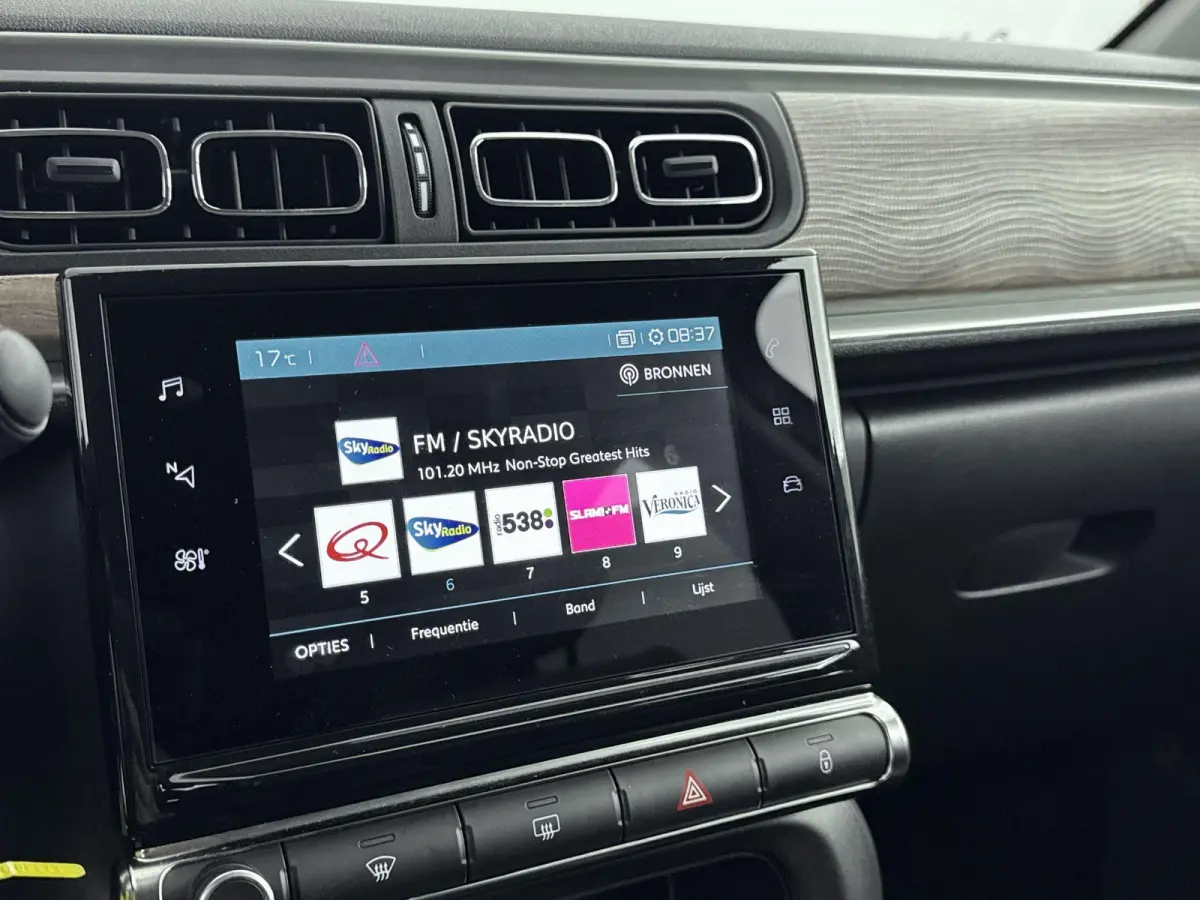 110pk Shine | Camera | Navigatie | CarPlay | Climate Control