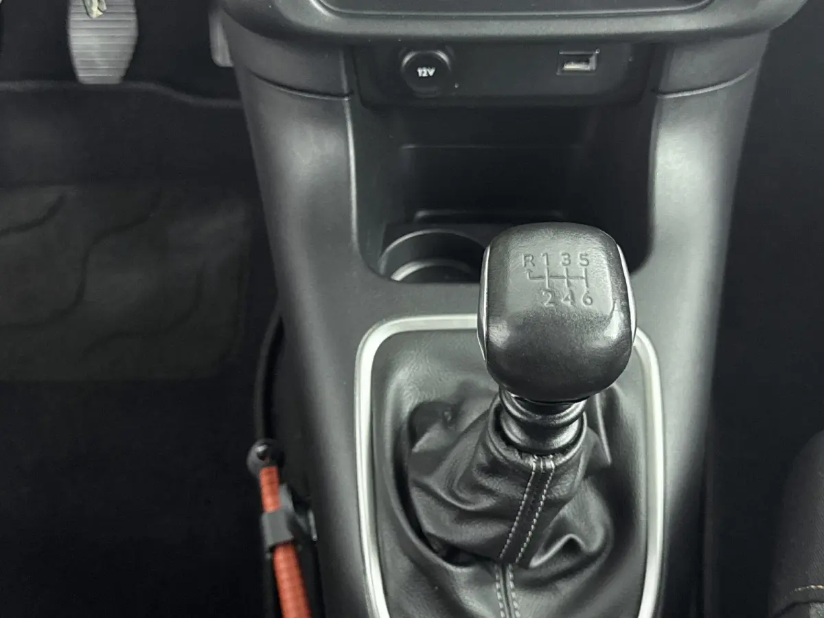 110pk Shine | Camera | Navigatie | CarPlay | Climate Control