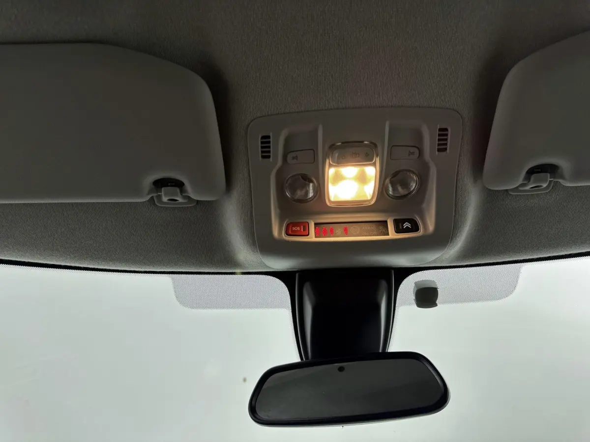 110pk Shine | Camera | Navigatie | CarPlay | Climate Control