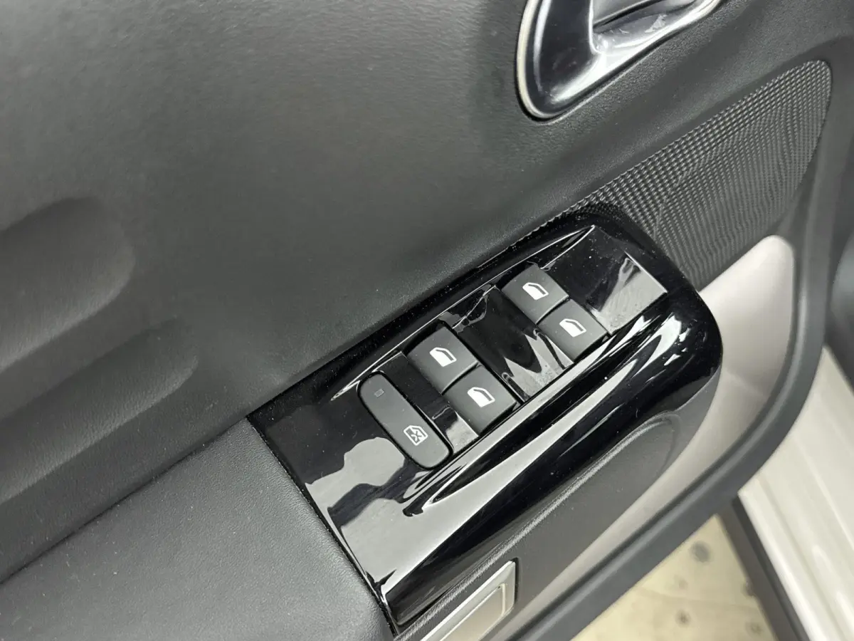 110pk Shine | Camera | Navigatie | CarPlay | Climate Control