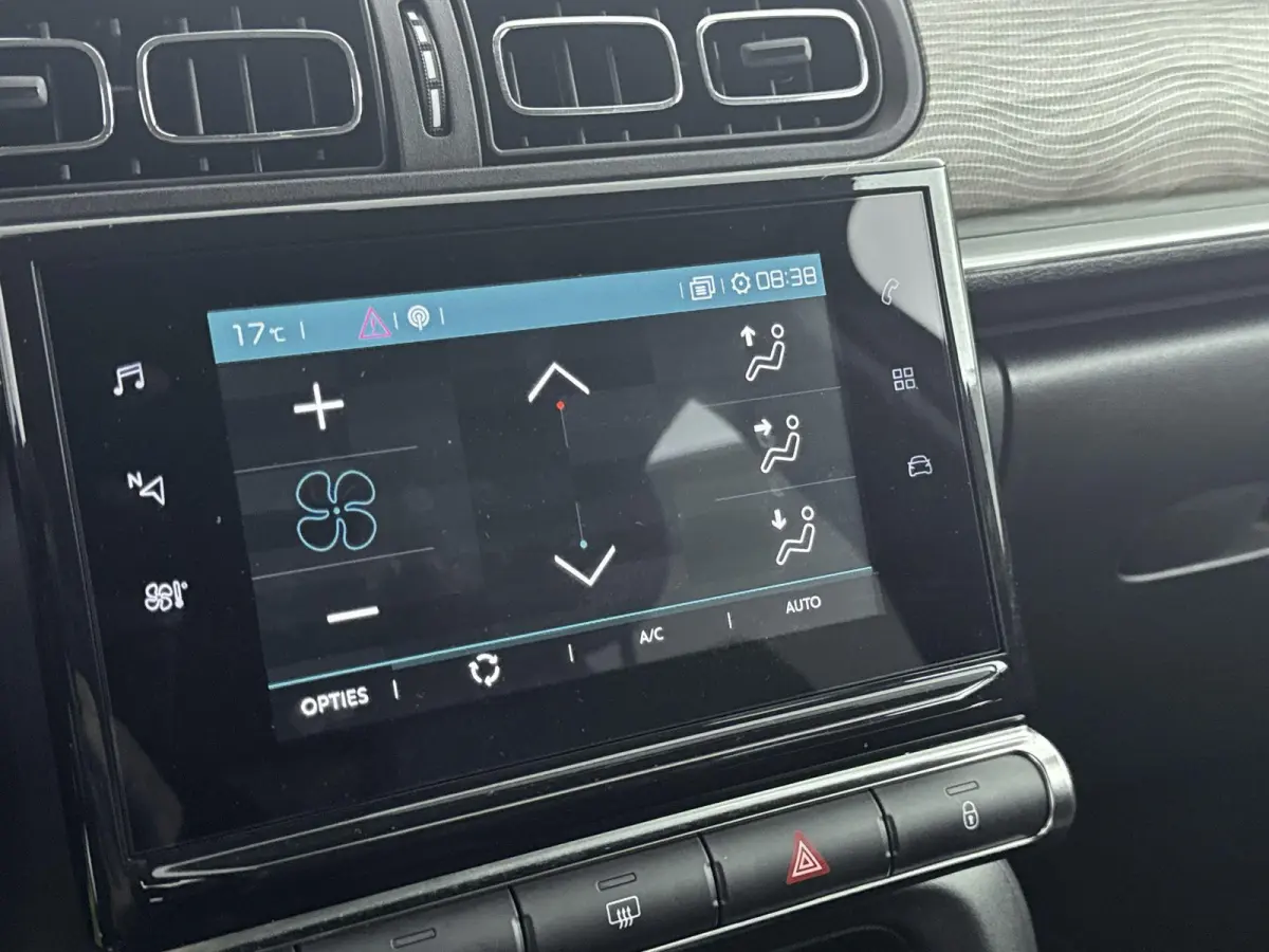 110pk Shine | Camera | Navigatie | CarPlay | Climate Control