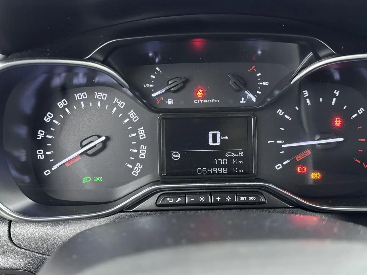110pk Shine | Camera | Navigatie | CarPlay | Climate Control