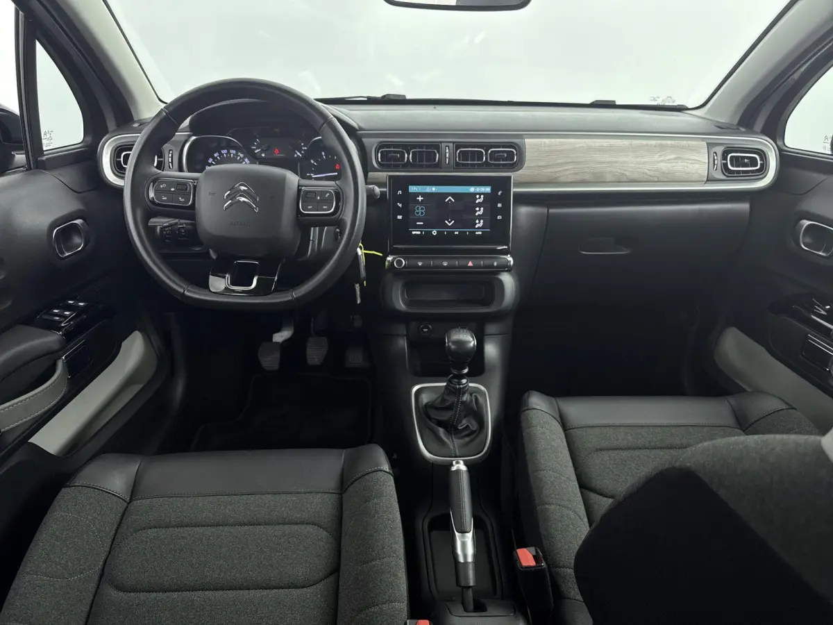 110pk Shine | Camera | Navigatie | CarPlay | Climate Control