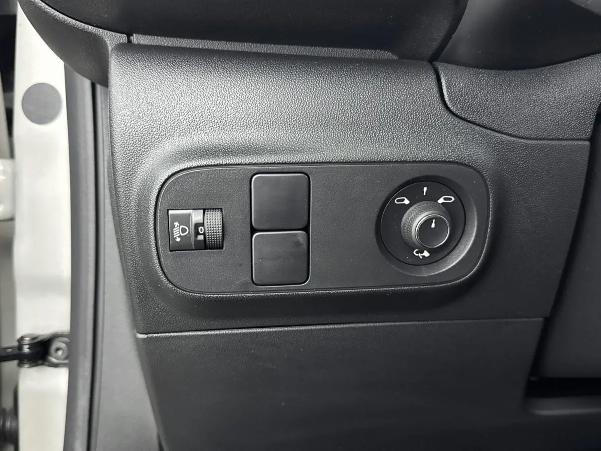 110pk Shine | Camera | Navigatie | CarPlay | Climate Control