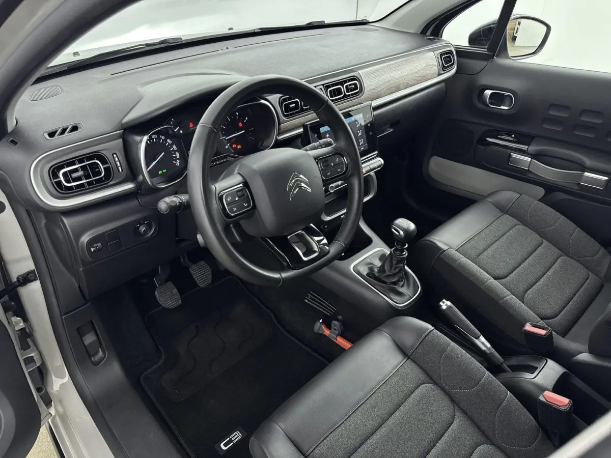 110pk Shine | Camera | Navigatie | CarPlay | Climate Control