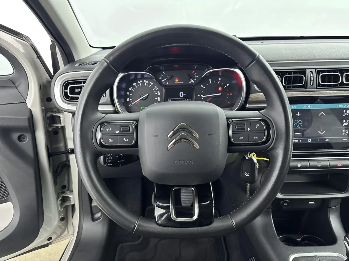 110pk Shine | Camera | Navigatie | CarPlay | Climate Control