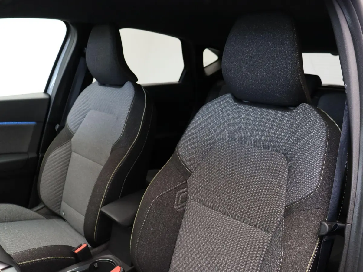 1.8 E-Tech full hybrid 160pk techno | Vijf jaar garantie | Stoel- en stuurwielverwarming | Achteruitrijcamera | Apple Carplay / Android Auto |