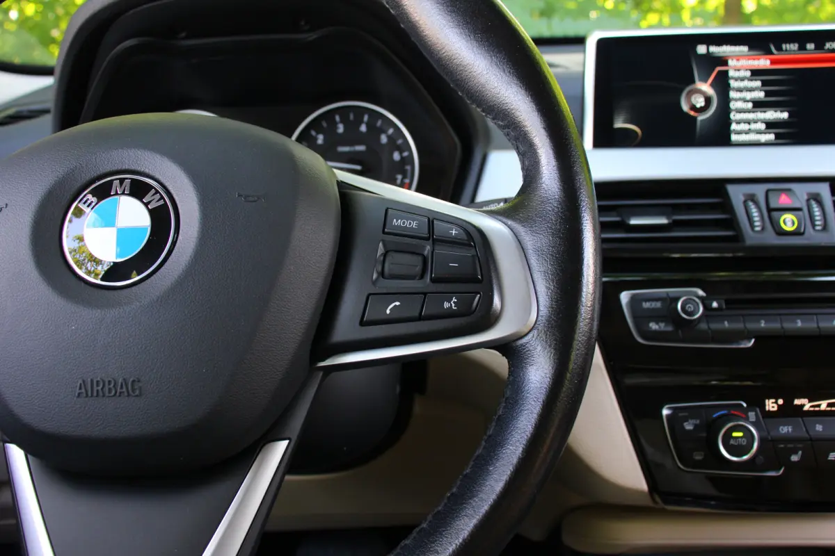 sDrive20i Centennial High Executive | NL-AUTO! | TREKHAAK | STOELVERWARMING | DEALER OH! | PARK SENS | LEDER | LED | NAVI | CLIMA