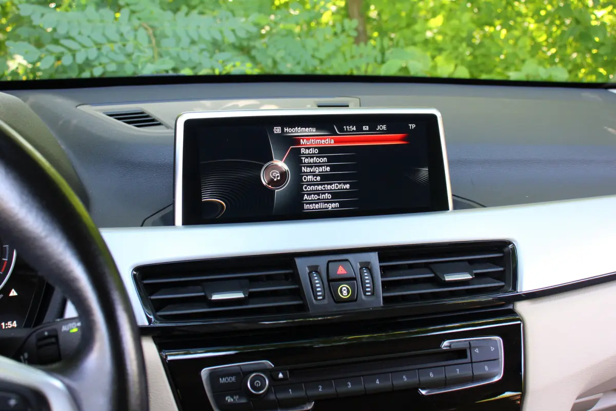 sDrive20i Centennial High Executive | NL-AUTO! | TREKHAAK | STOELVERWARMING | DEALER OH! | PARK SENS | LEDER | LED | NAVI | CLIMA