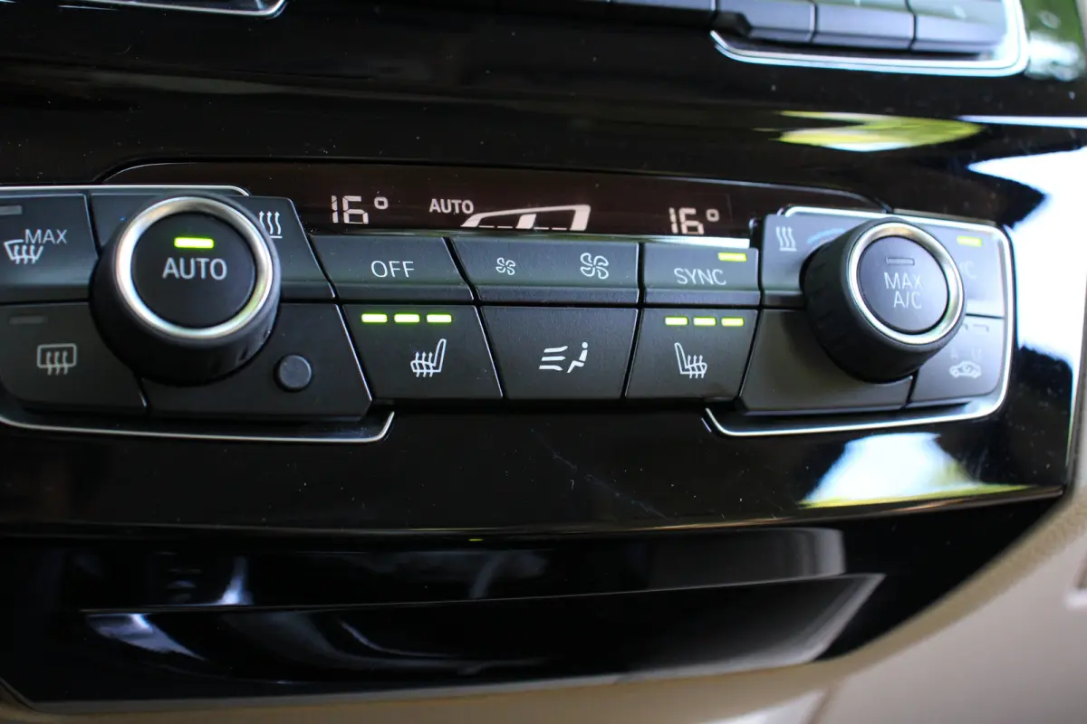 sDrive20i Centennial High Executive | NL-AUTO! | TREKHAAK | STOELVERWARMING | DEALER OH! | PARK SENS | LEDER | LED | NAVI | CLIMA