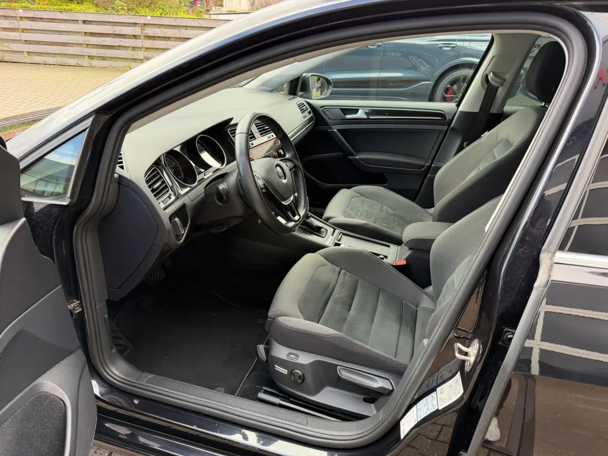 1.5 TSI Highline Business R / ACC / Massage / Trekhaak / Led / Zeer nette auto !