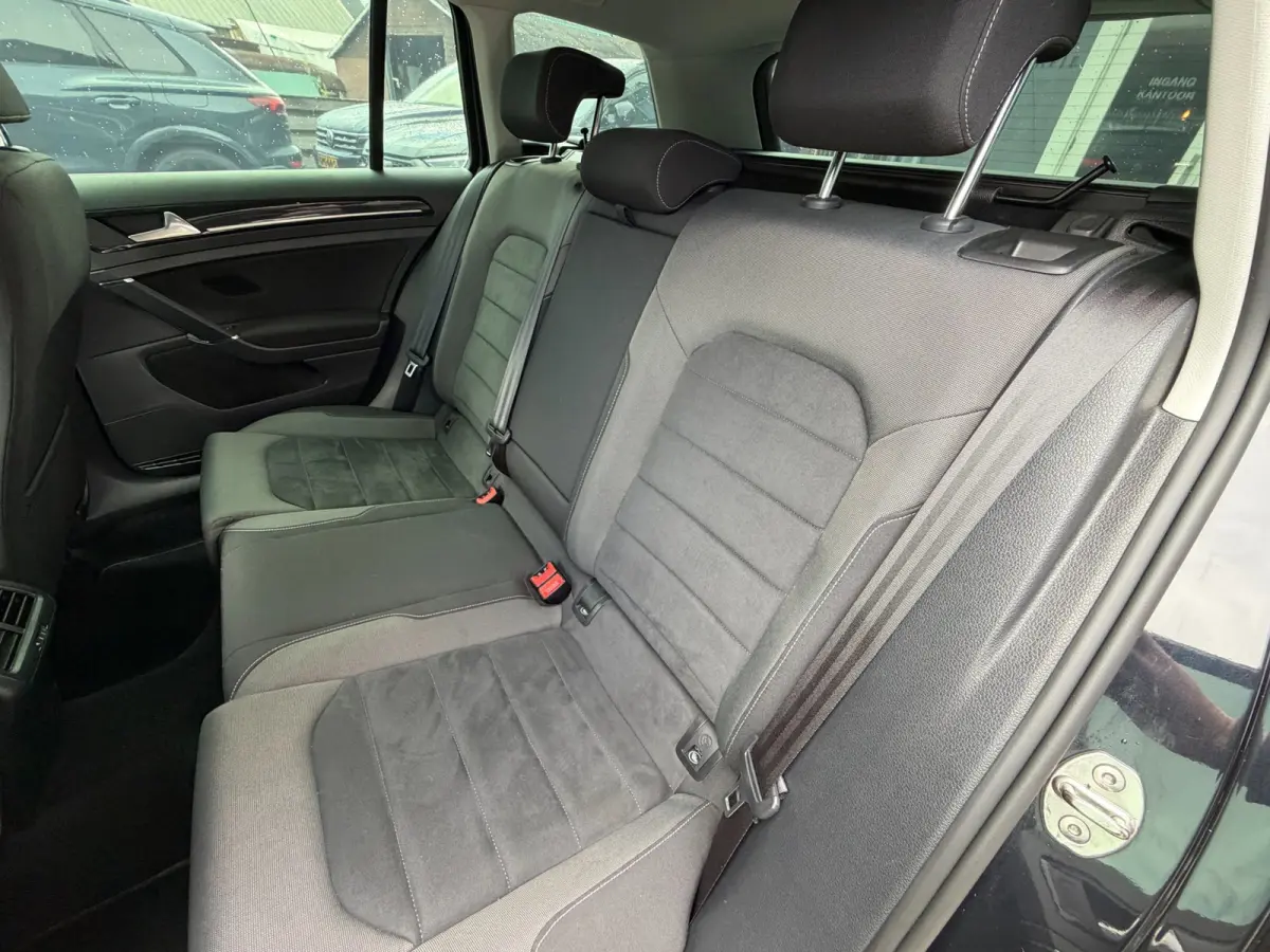 1.5 TSI Highline Business R / ACC / Massage / Trekhaak / Led / Zeer nette auto !