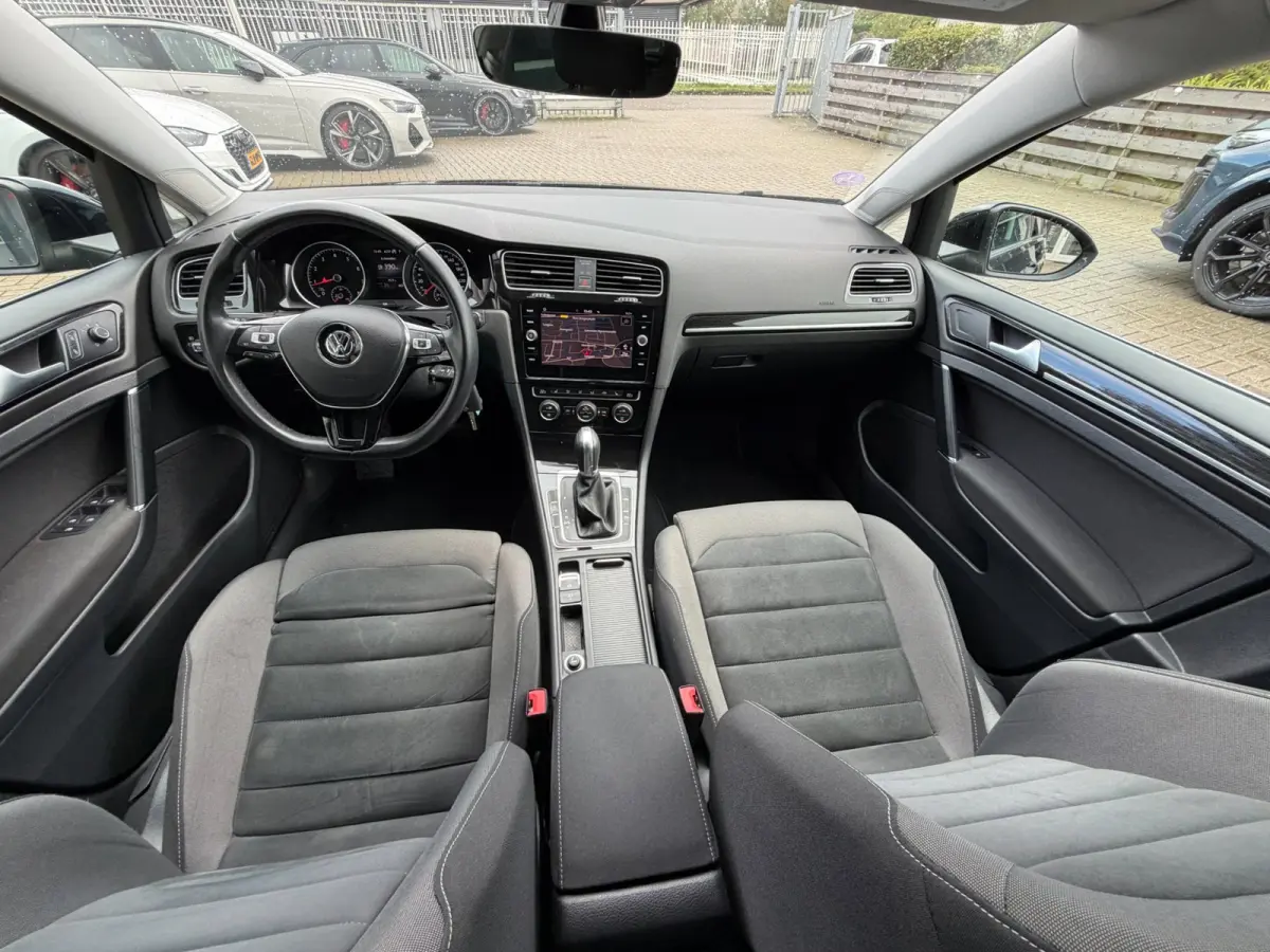 1.5 TSI Highline Business R / ACC / Massage / Trekhaak / Led / Zeer nette auto !