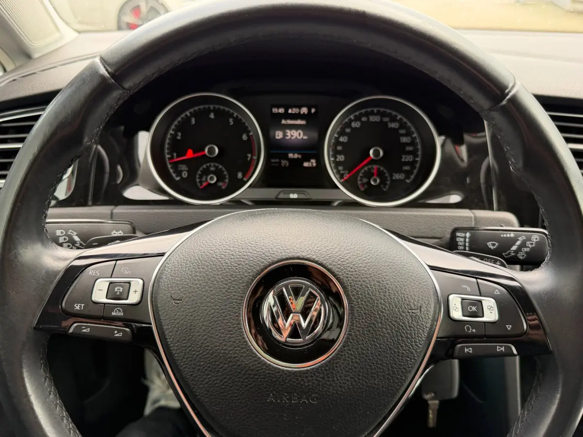 1.5 TSI Highline Business R / ACC / Massage / Trekhaak / Led / Zeer nette auto !