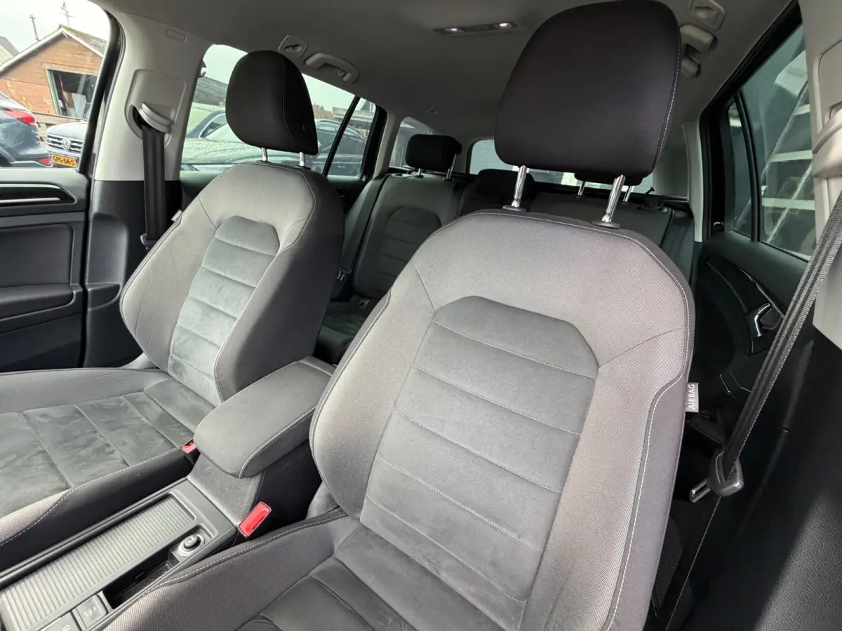 1.5 TSI Highline Business R / ACC / Massage / Trekhaak / Led / Zeer nette auto !