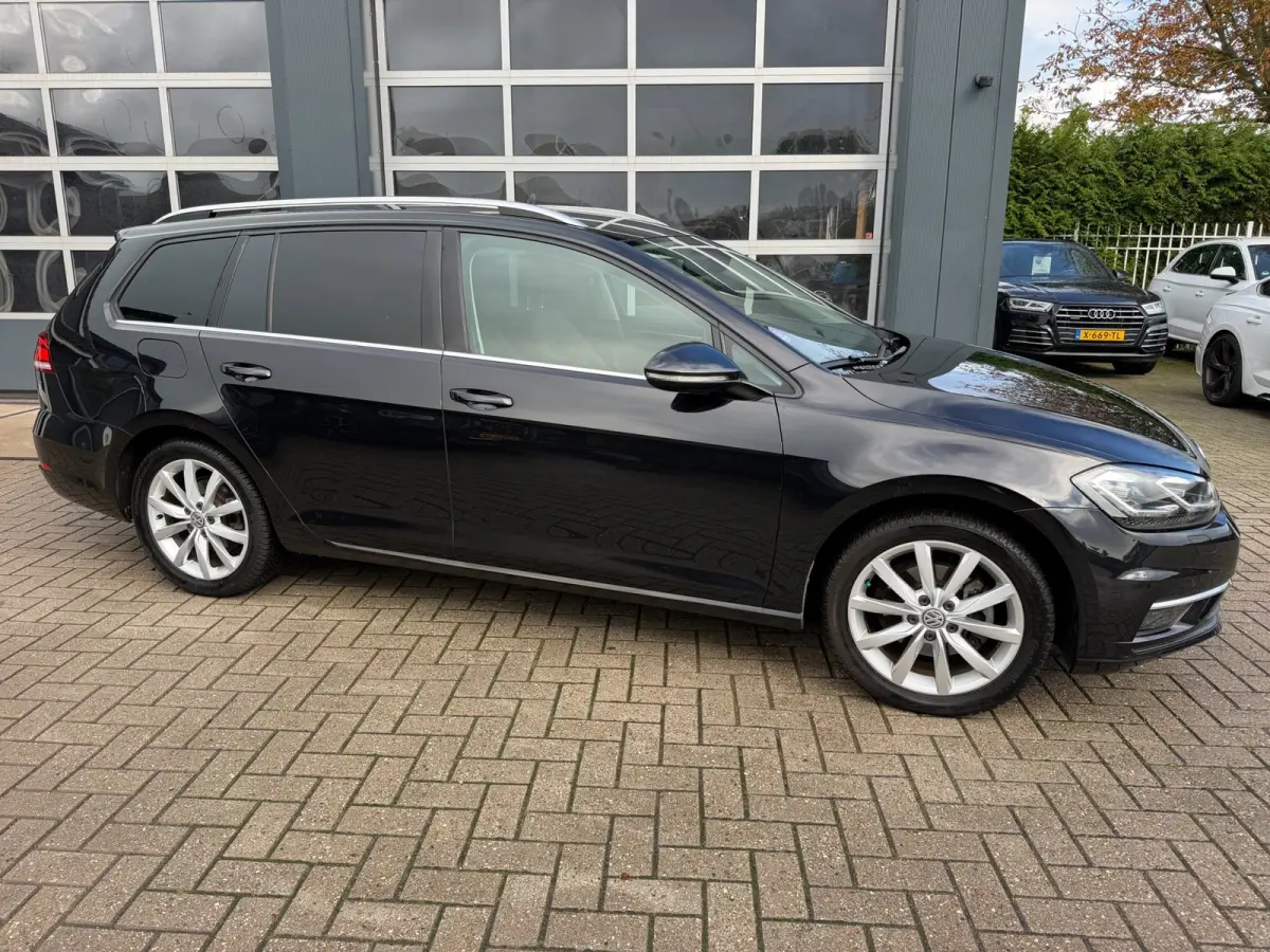 1.5 TSI Highline Business R / ACC / Massage / Trekhaak / Led / Zeer nette auto !
