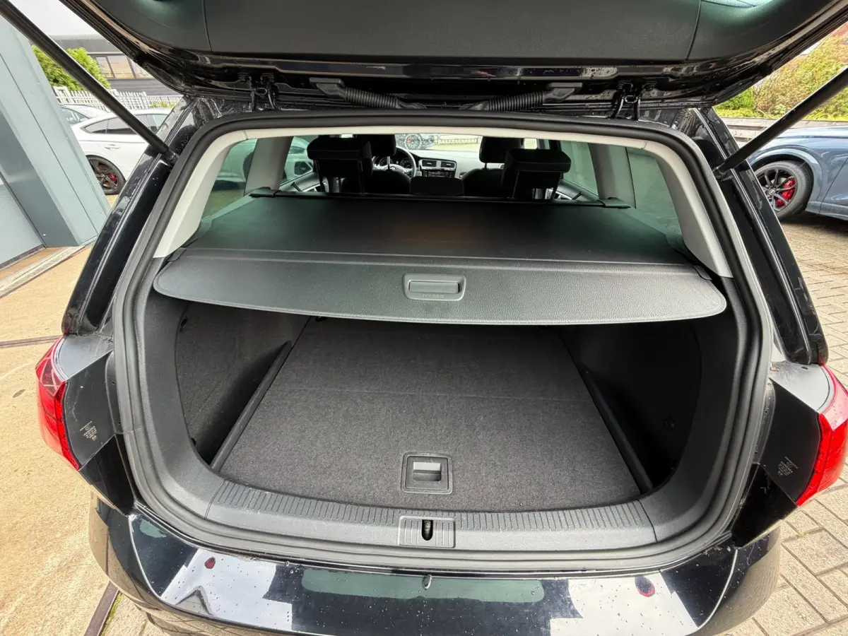 1.5 TSI Highline Business R / ACC / Massage / Trekhaak / Led / Zeer nette auto !