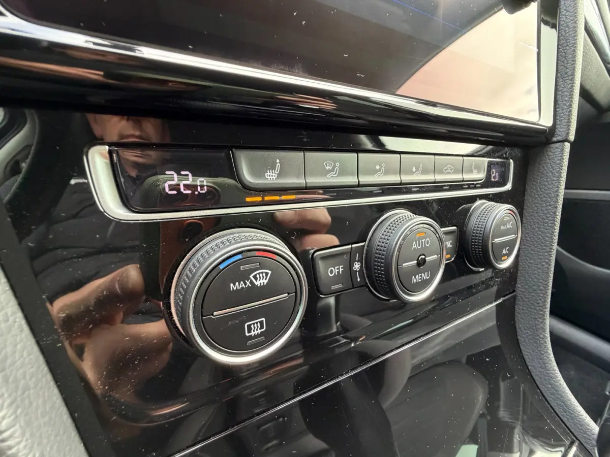 1.5 TSI Highline Business R / ACC / Massage / Trekhaak / Led / Zeer nette auto !
