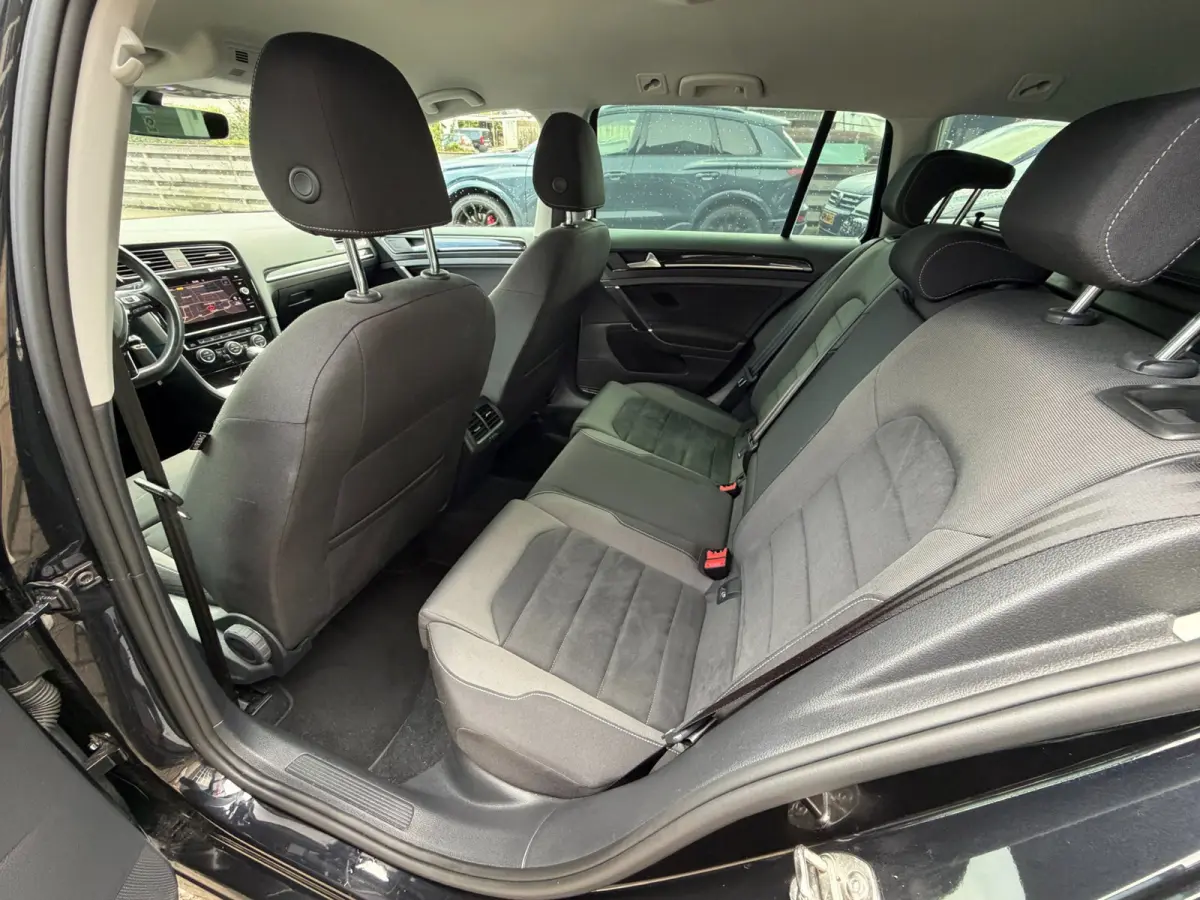 1.5 TSI Highline Business R / ACC / Massage / Trekhaak / Led / Zeer nette auto !