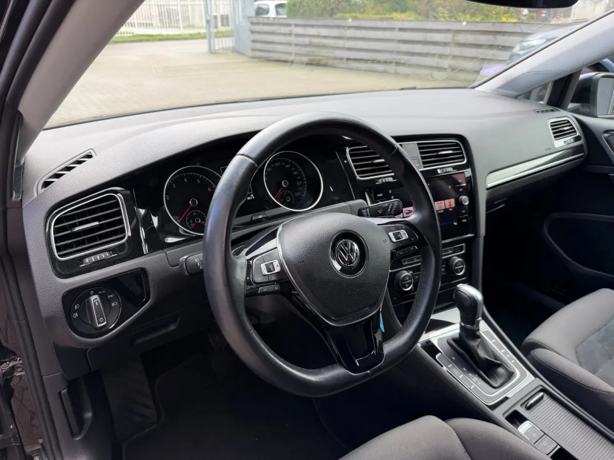 1.5 TSI Highline Business R / ACC / Massage / Trekhaak / Led / Zeer nette auto !