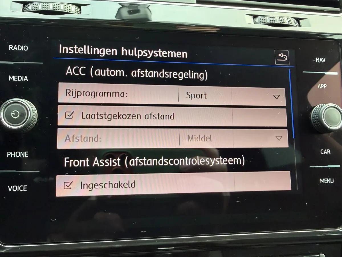 1.5 TSI Highline Business R / ACC / Massage / Trekhaak / Led / Zeer nette auto !