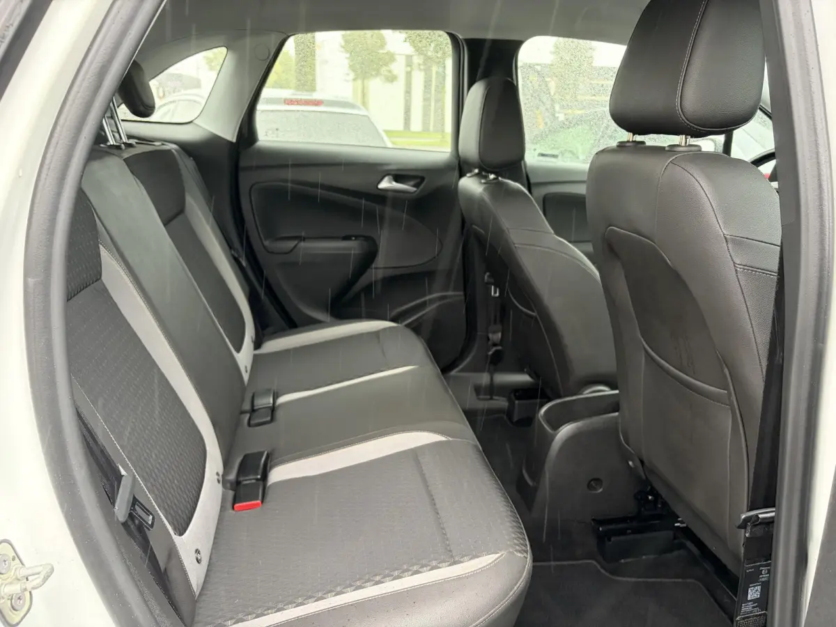 1.2 Turbo Online Edition ✓2e Eigenaar✓Dealer Onderhouden✓Trekhaak✓D-riem vv in 2024✓Trekhaak✓Halfleder✓110pk✓Pdc✓Clima✓Cruise✓Rijstrooksensor✓Lm velgen✓N.A.P✓Apk 