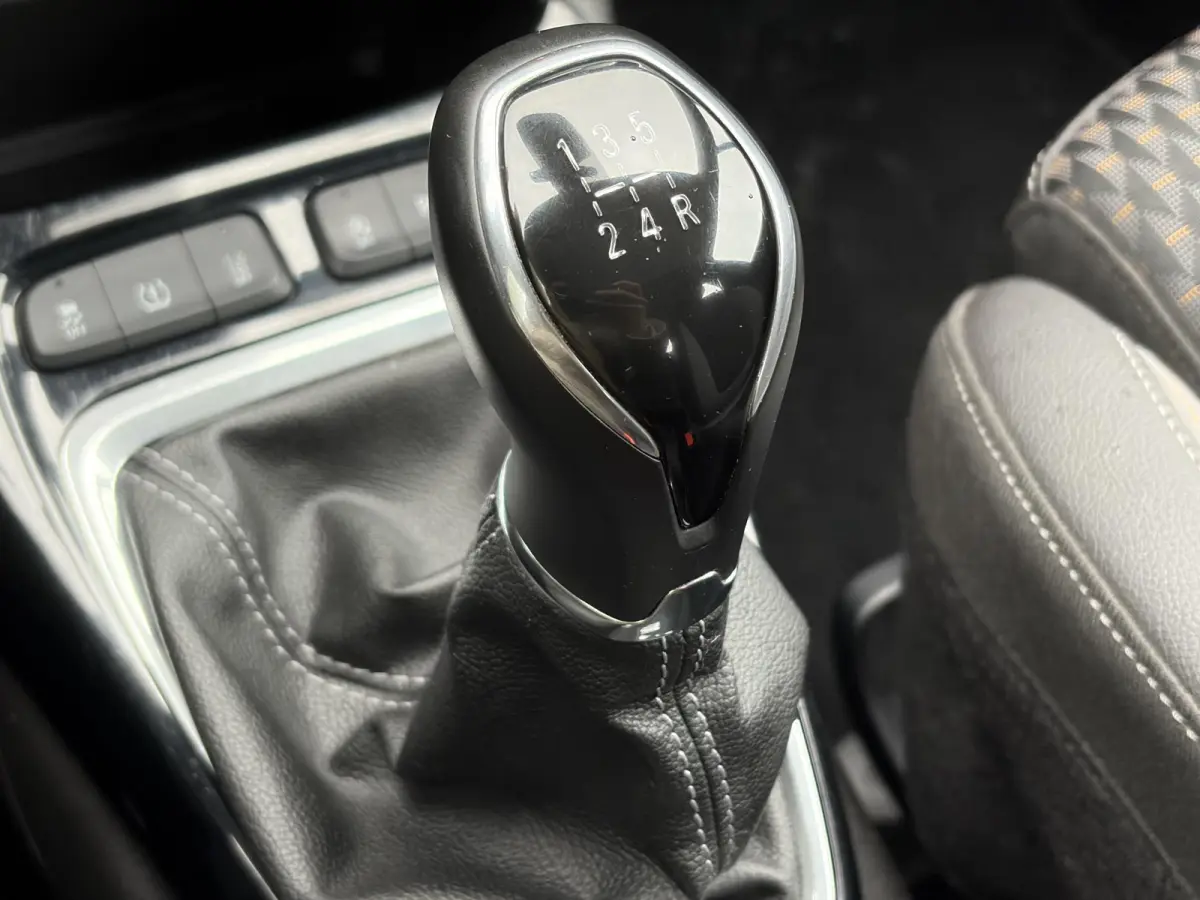 1.2 Turbo Online Edition ✓2e Eigenaar✓Dealer Onderhouden✓Trekhaak✓D-riem vv in 2024✓Trekhaak✓Halfleder✓110pk✓Pdc✓Clima✓Cruise✓Rijstrooksensor✓Lm velgen✓N.A.P✓Apk 