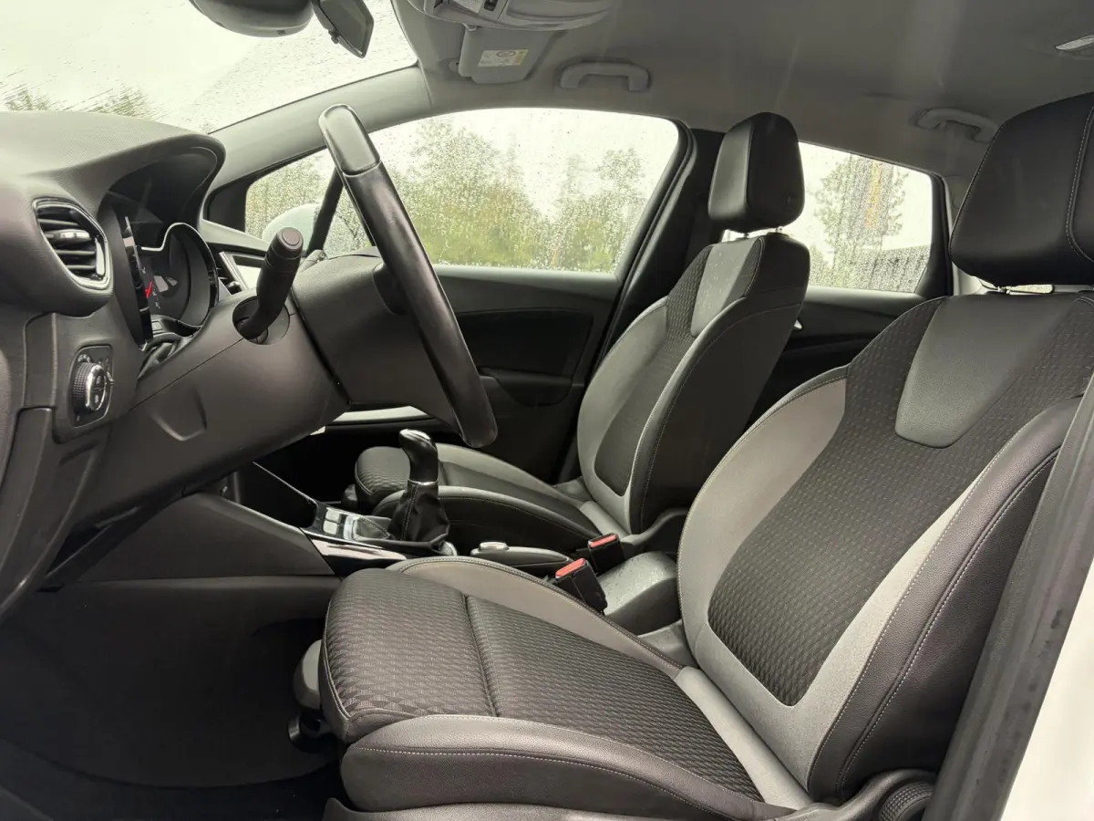 1.2 Turbo Online Edition ✓2e Eigenaar✓Dealer Onderhouden✓Trekhaak✓D-riem vv in 2024✓Trekhaak✓Halfleder✓110pk✓Pdc✓Clima✓Cruise✓Rijstrooksensor✓Lm velgen✓N.A.P✓Apk 