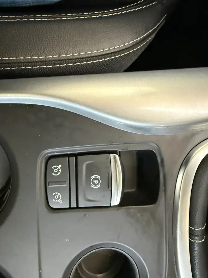 1.2 TCe Intens, Panoramadak,Trekhaak,Stoelverwarming,Stuurverwarming,Apple Carplay/Android