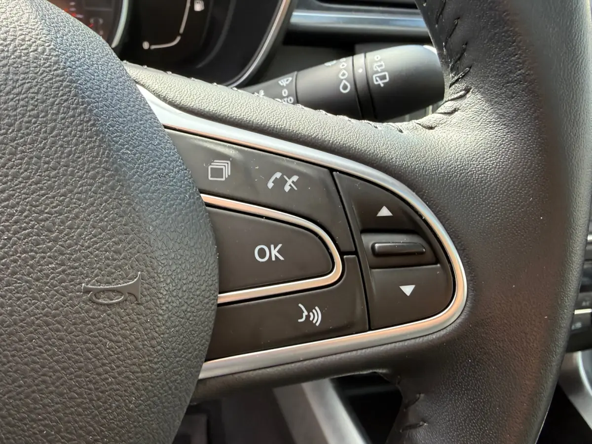 1.2 TCe Intens, Panoramadak,Trekhaak,Stoelverwarming,Stuurverwarming,Apple Carplay/Android