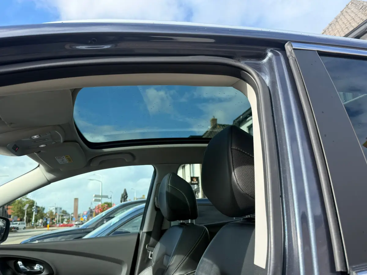 1.2 TCe Intens, Panoramadak,Trekhaak,Stoelverwarming,Stuurverwarming,Apple Carplay/Android