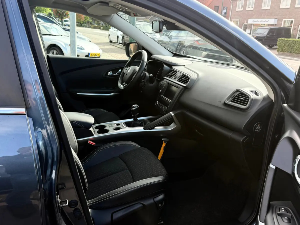 1.2 TCe Intens, Panoramadak,Trekhaak,Stoelverwarming,Stuurverwarming,Apple Carplay/Android