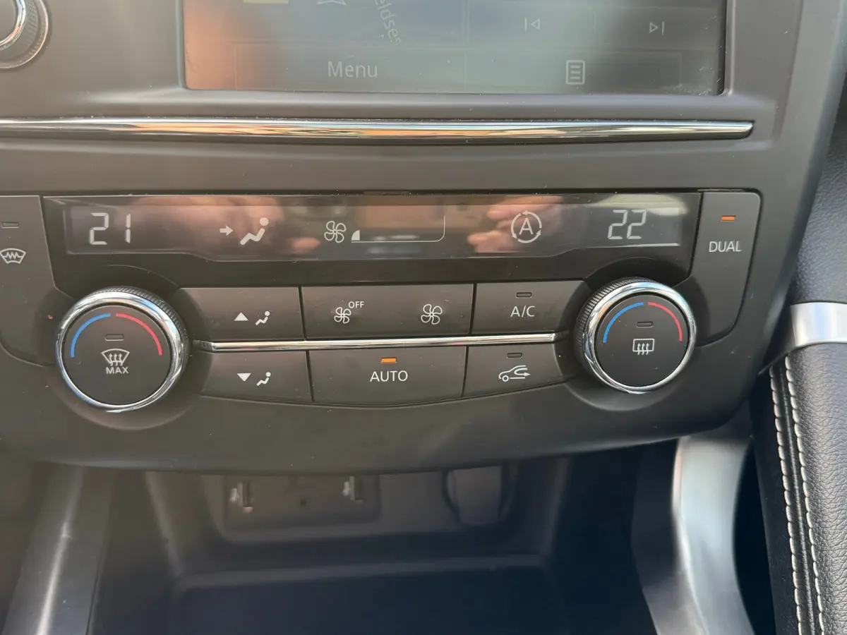 1.2 TCe Intens, Panoramadak,Trekhaak,Stoelverwarming,Stuurverwarming,Apple Carplay/Android