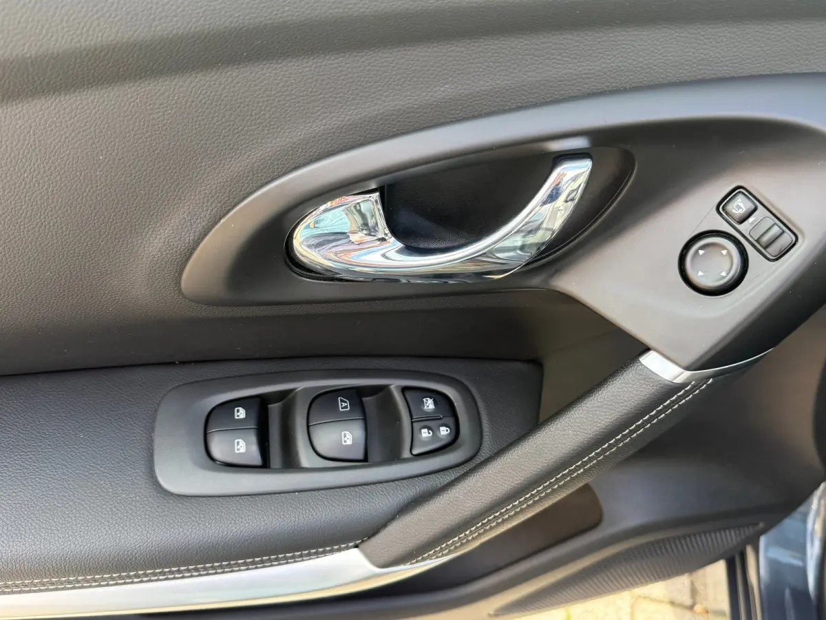 1.2 TCe Intens, Panoramadak,Trekhaak,Stoelverwarming,Stuurverwarming,Apple Carplay/Android
