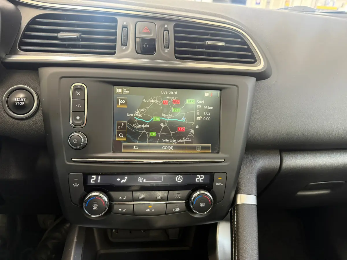 1.2 TCe Intens, Panoramadak,Trekhaak,Stoelverwarming,Stuurverwarming,Apple Carplay/Android